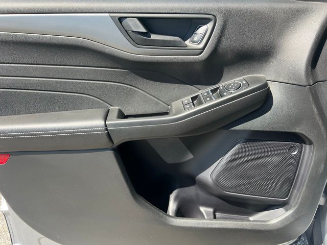 Vehicle image 23 of 36