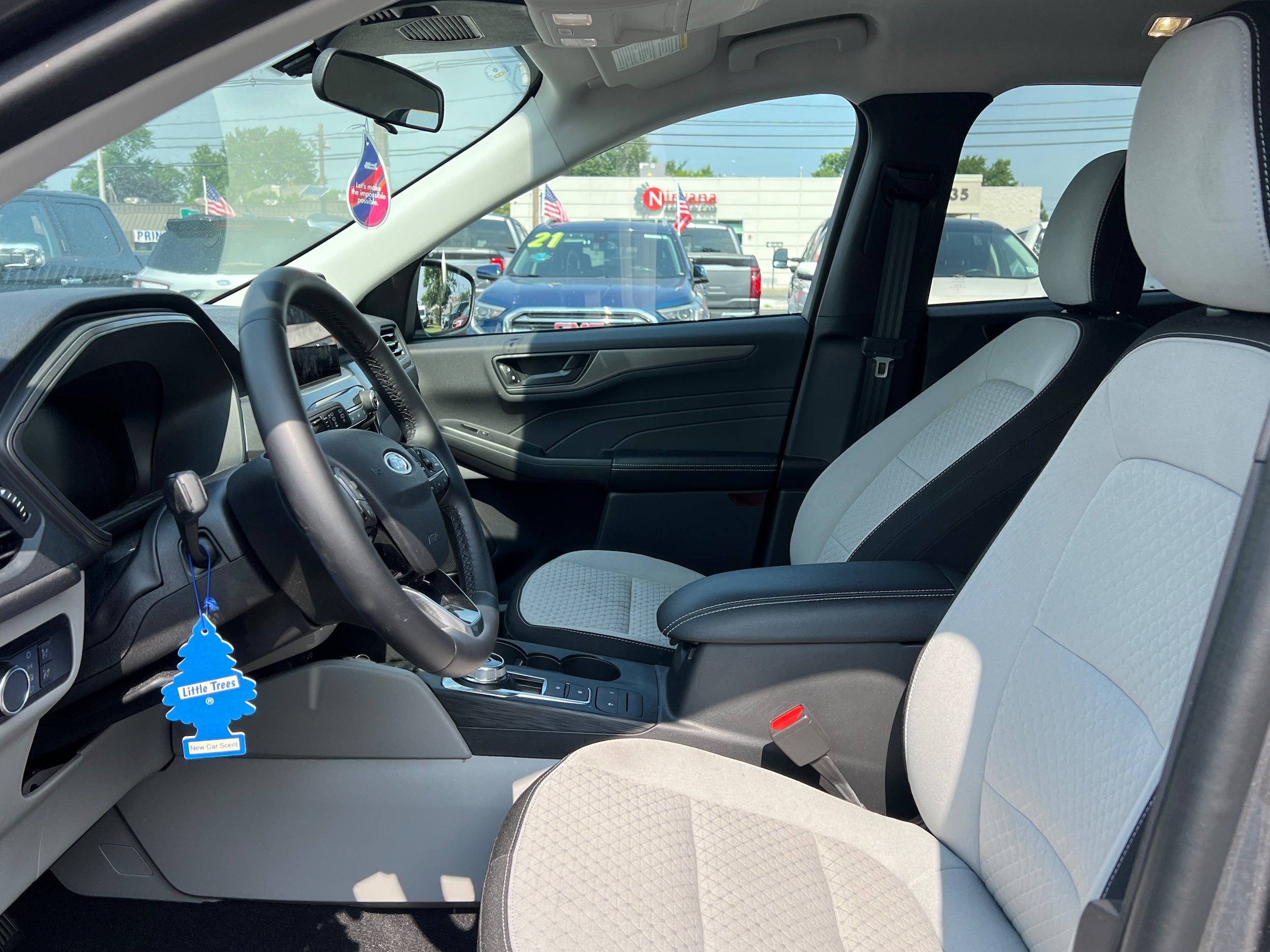 Vehicle image 28 of 60
