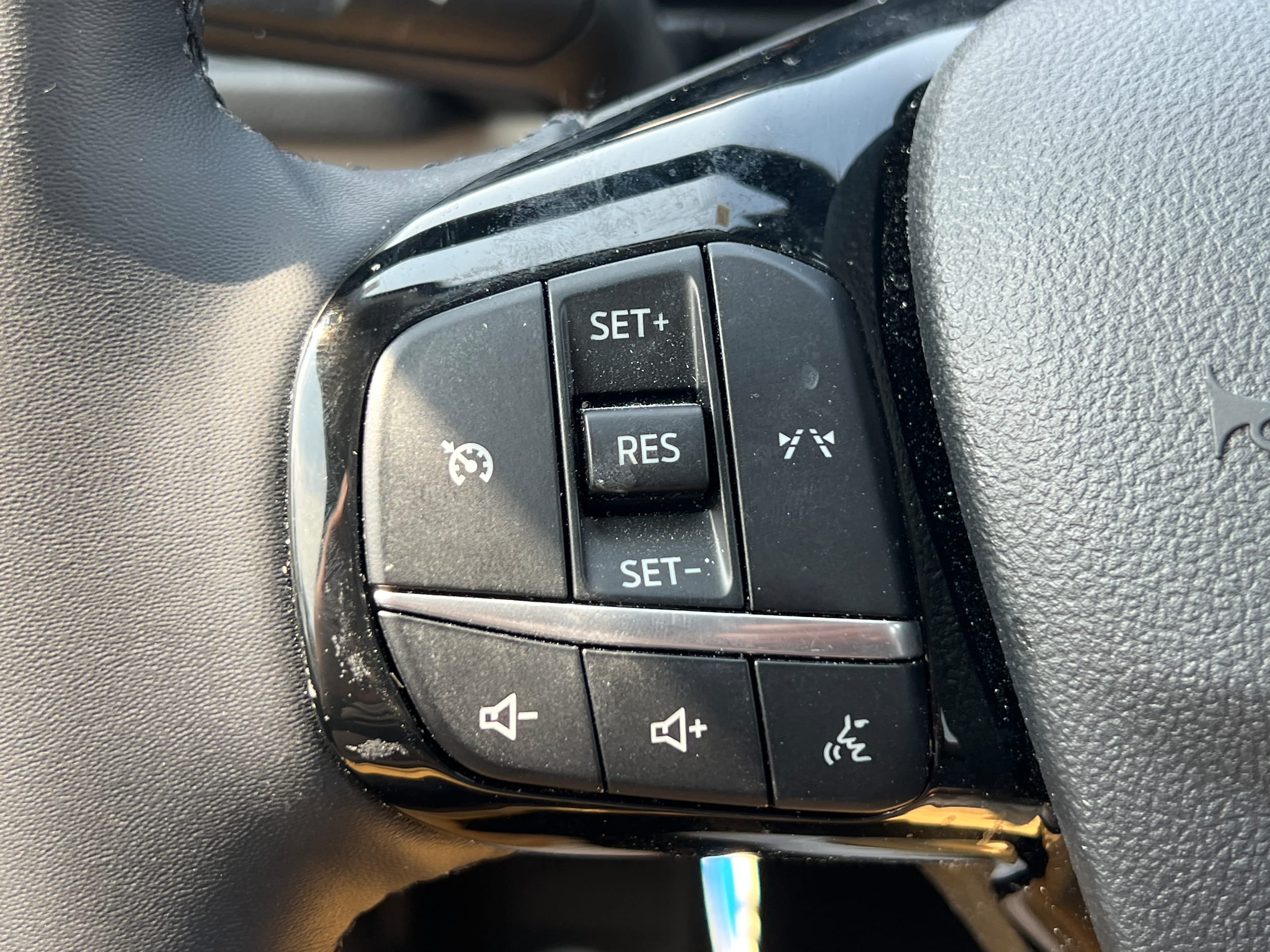 Vehicle image 32 of 60