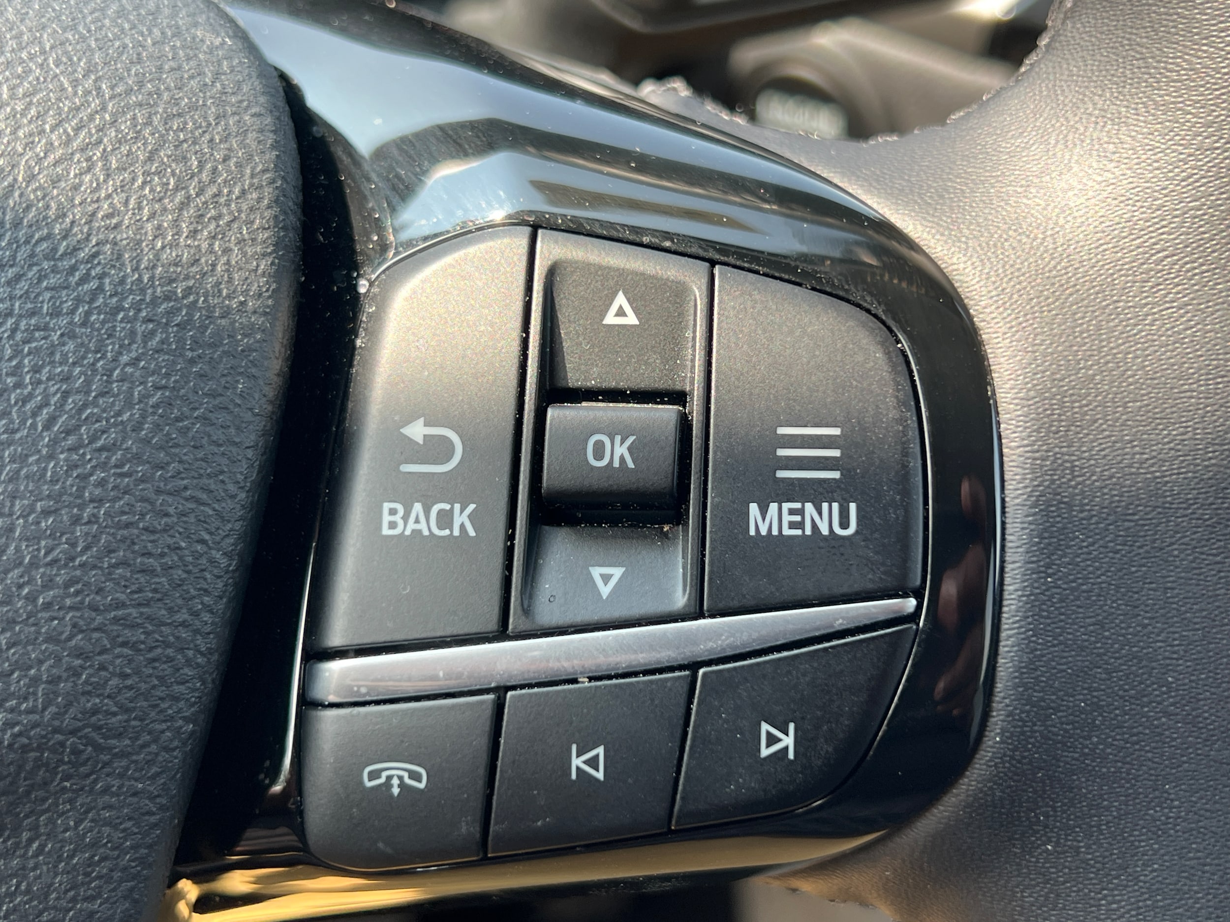 Vehicle image 33 of 60