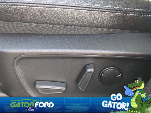 Vehicle image 21 of 48