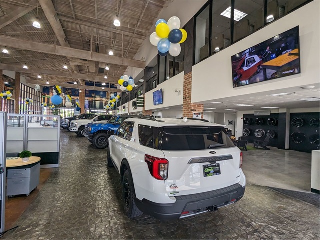 Vehicle image 41 of 48