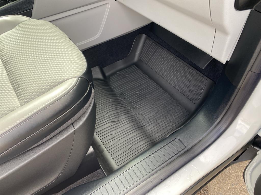 Vehicle image 10 of 20