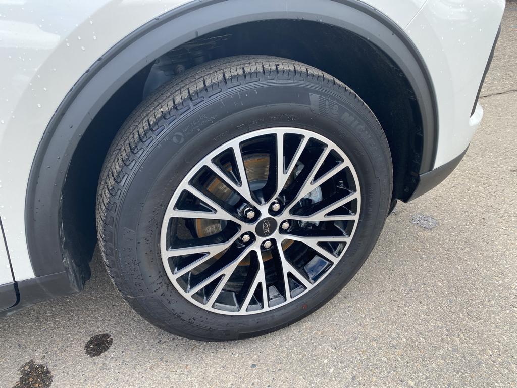 Vehicle image 2 of 20