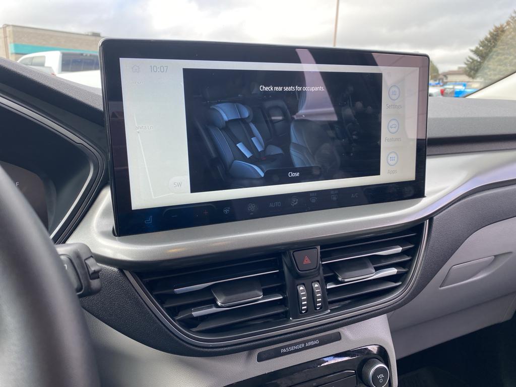 Vehicle image 8 of 20