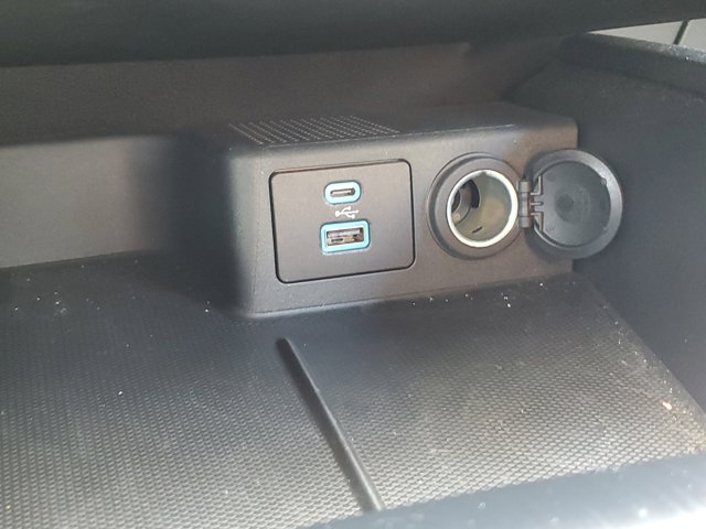 Vehicle image 17 of 20
