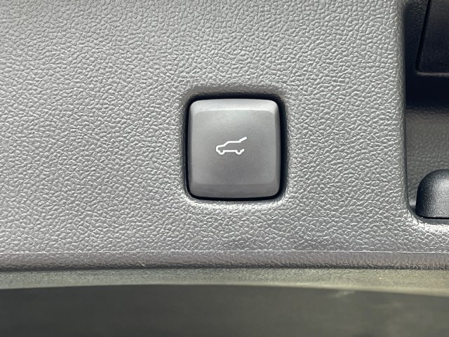 Vehicle image 12 of 25
