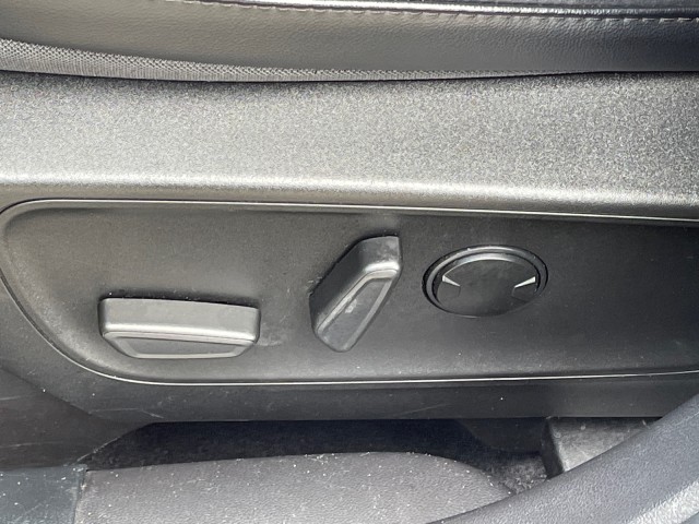 Vehicle image 15 of 25