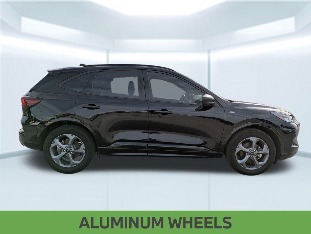 Vehicle image 4 of 33