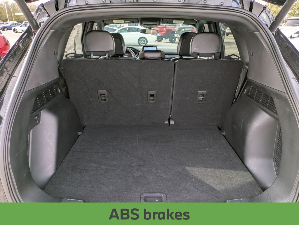 Vehicle image 29 of 33