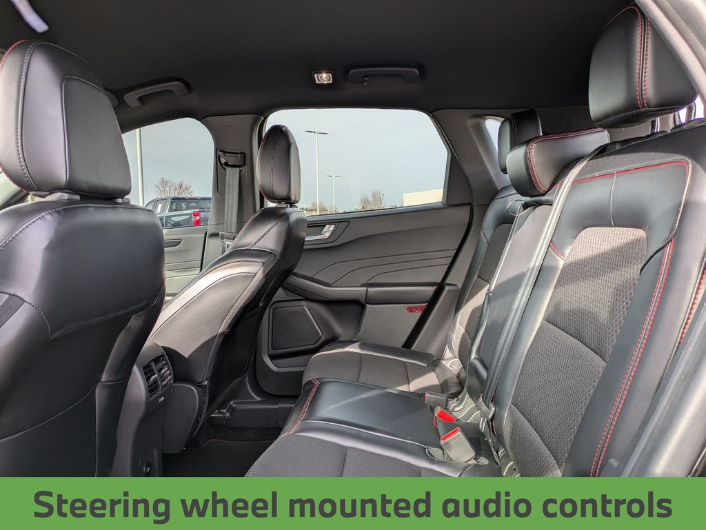 Vehicle image 26 of 33
