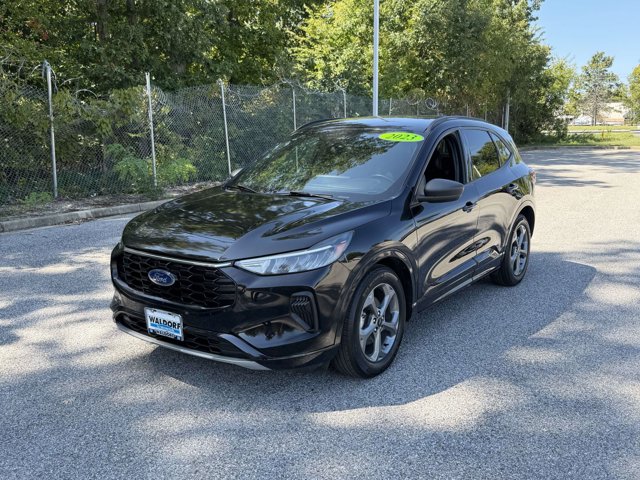 2023 Ford Escape ST-Line Image 1 of 34