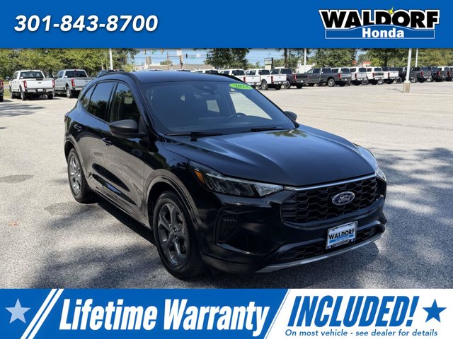 2023 Ford Escape ST-Line Image 2 of 34