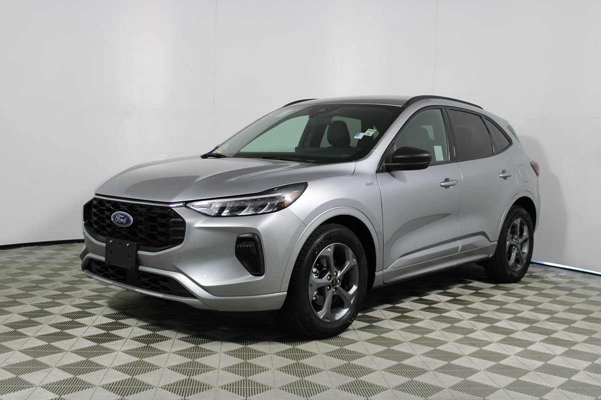 2023 Ford Escape ST-Line Image 2 of 39