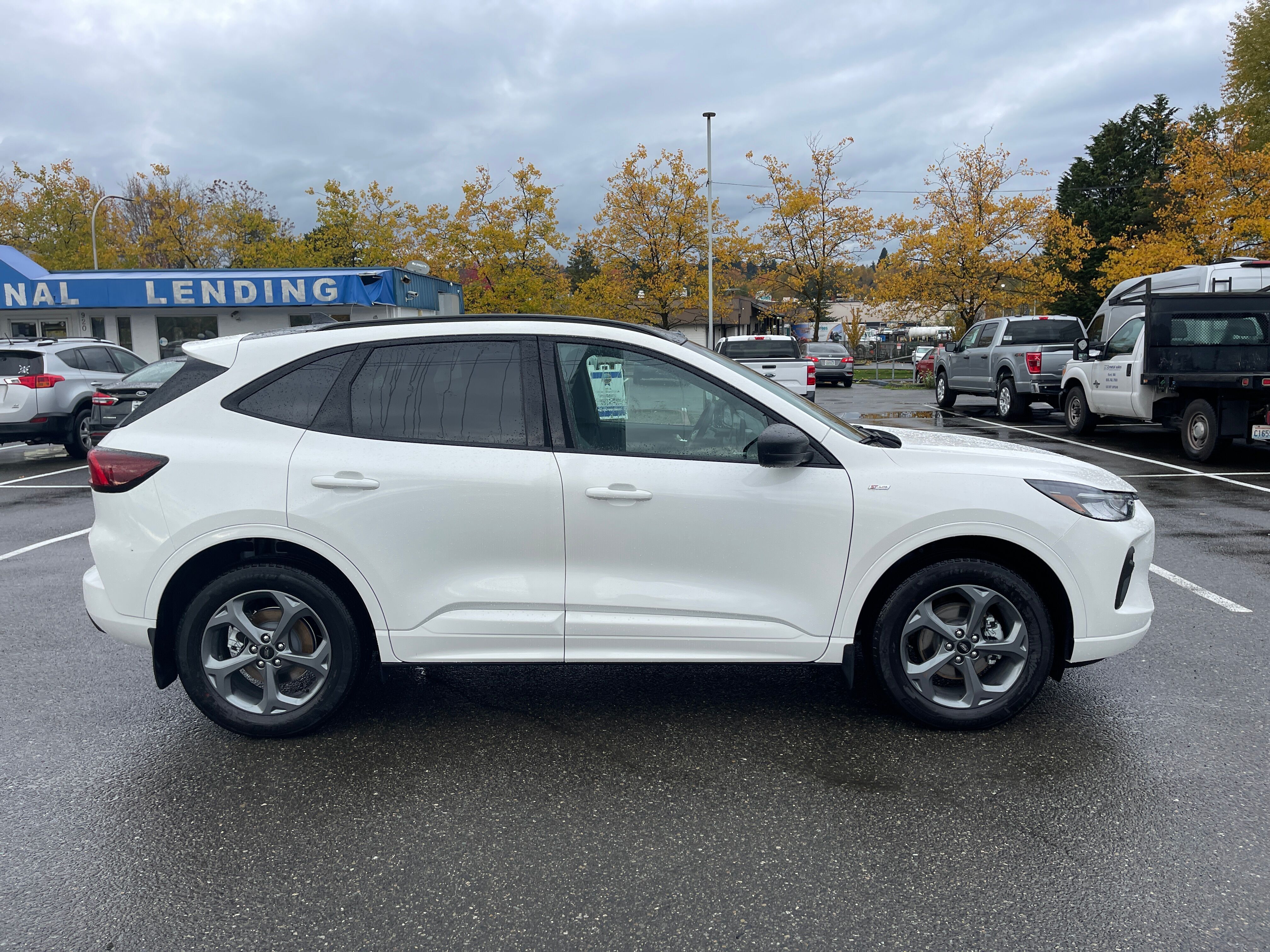 Vehicle image 4 of 9