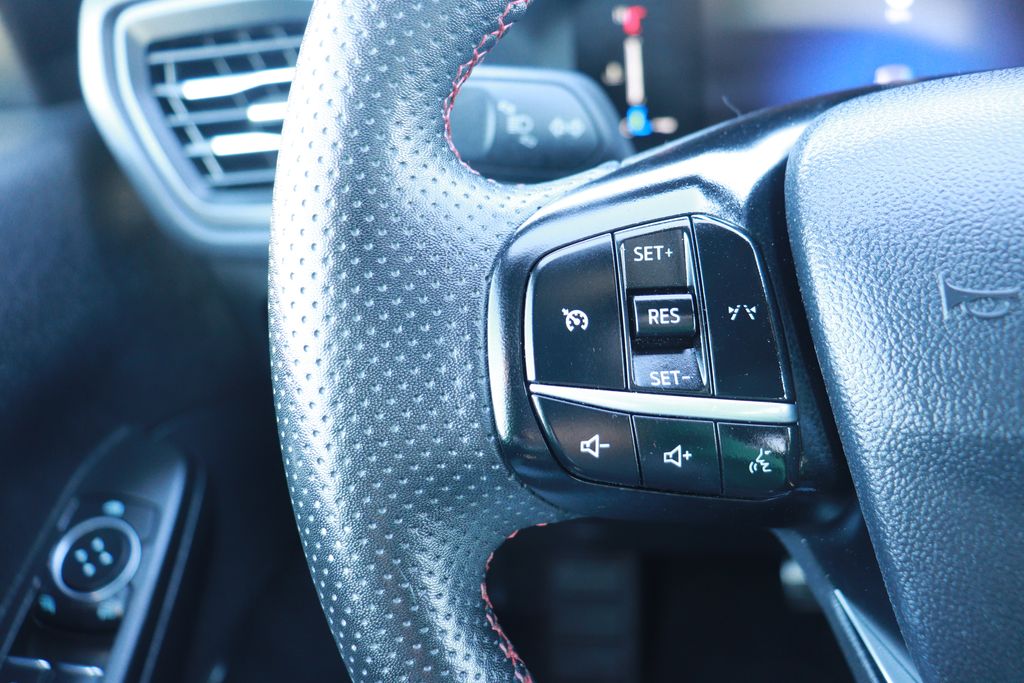 2023 Ford Escape ST-Line Image 19 of 23