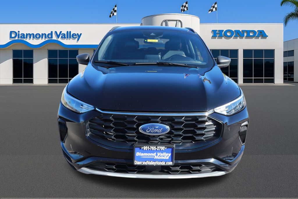 2023 Ford Escape ST-Line Image 3 of 23