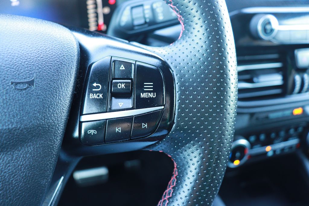 2023 Ford Escape ST-Line Image 17 of 23