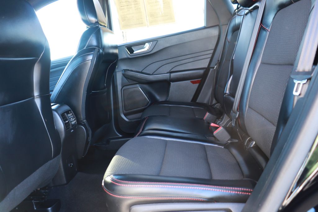 2023 Ford Escape ST-Line Image 10 of 23