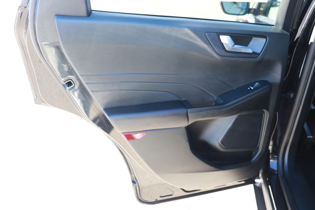 2023 Ford Escape ST-Line Image 16 of 23