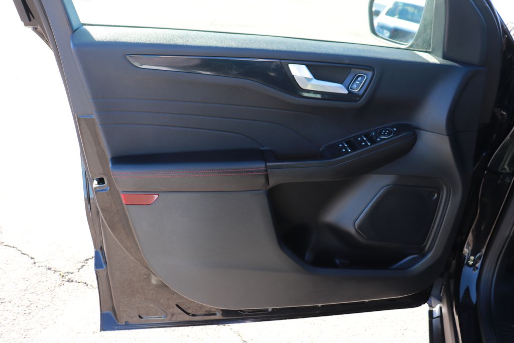 2023 Ford Escape ST-Line Image 15 of 23