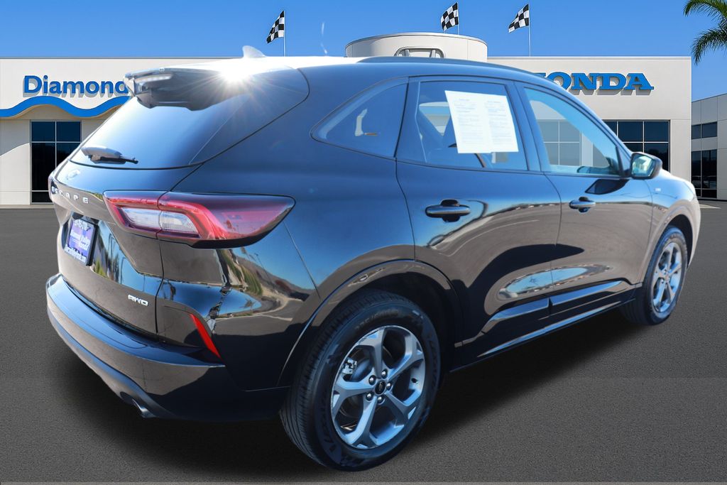 2023 Ford Escape ST-Line Image 4 of 23