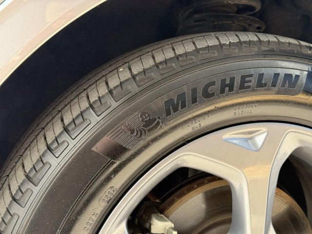 Vehicle image 42 of 76
