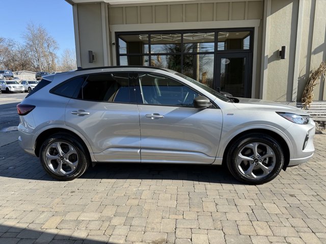 Vehicle image 8 of 76