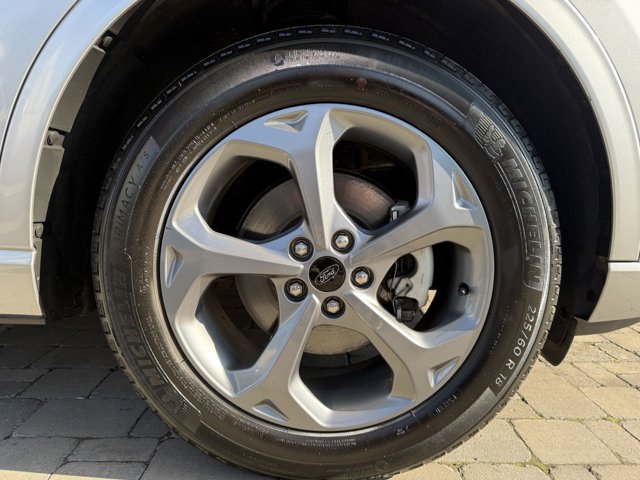 Vehicle image 43 of 76