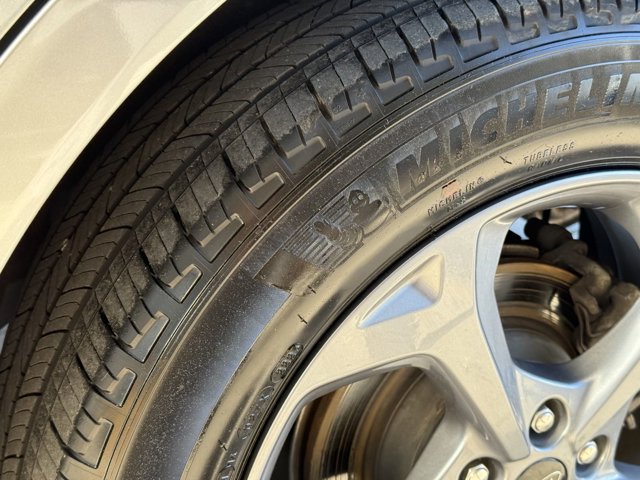 Vehicle image 40 of 76