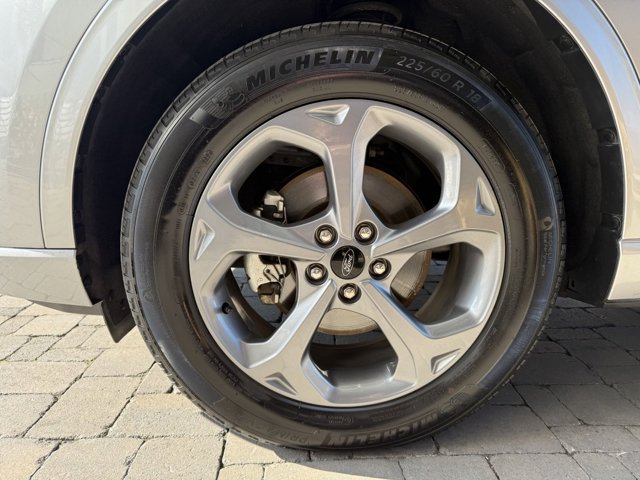 Vehicle image 41 of 76