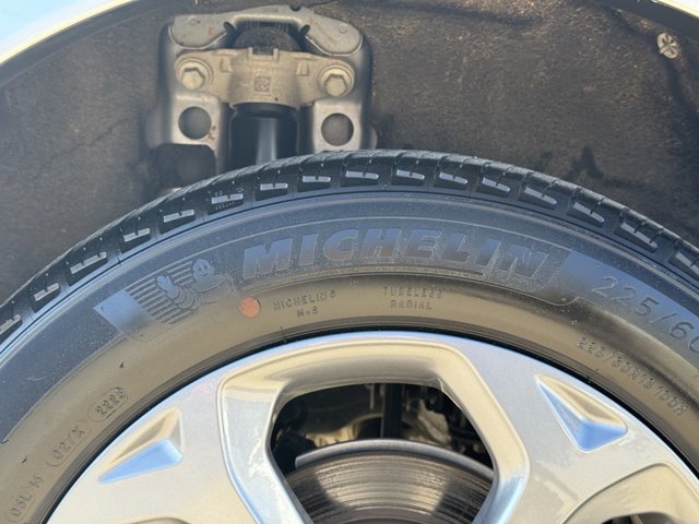Vehicle image 34 of 76