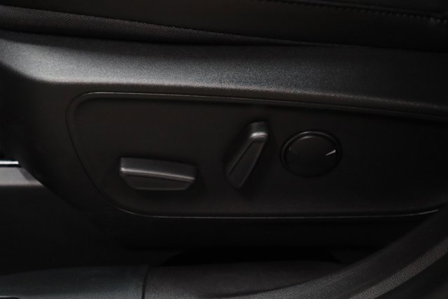 Vehicle image 9 of 28