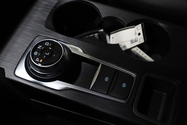 Vehicle image 21 of 28