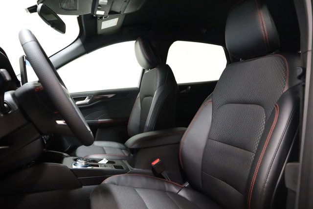 Vehicle image 13 of 28
