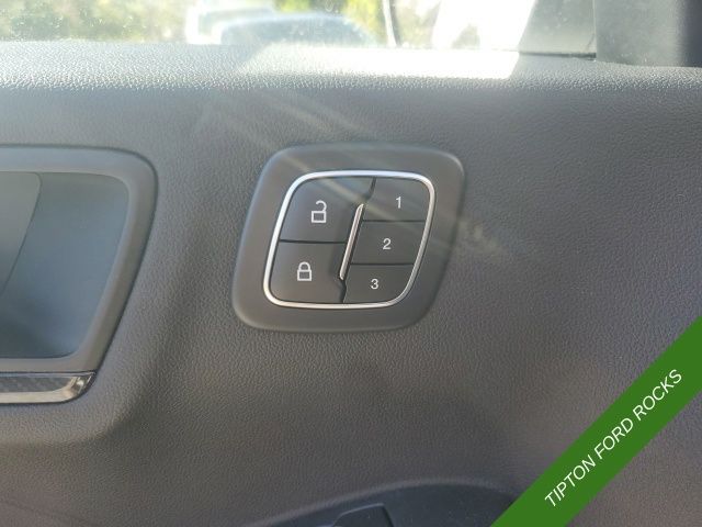 Vehicle image 22 of 38