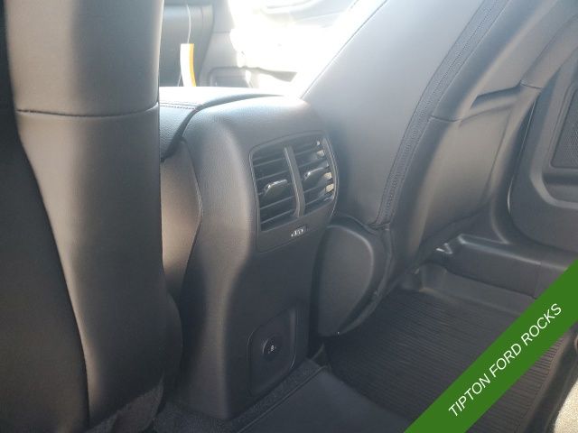 Vehicle image 21 of 38