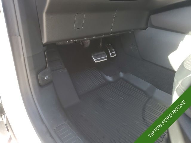 Vehicle image 19 of 38