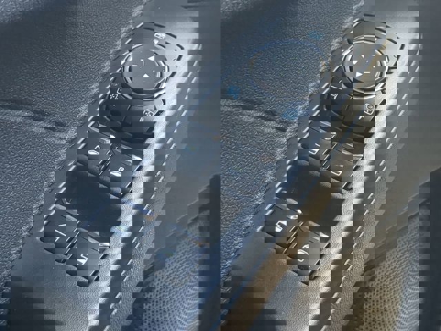 Vehicle image 24 of 30
