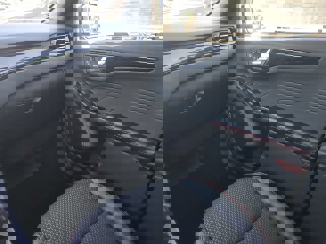 Vehicle image 17 of 30