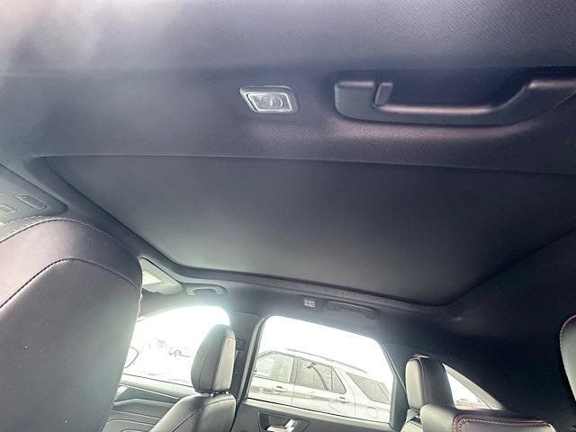 Vehicle image 8 of 12