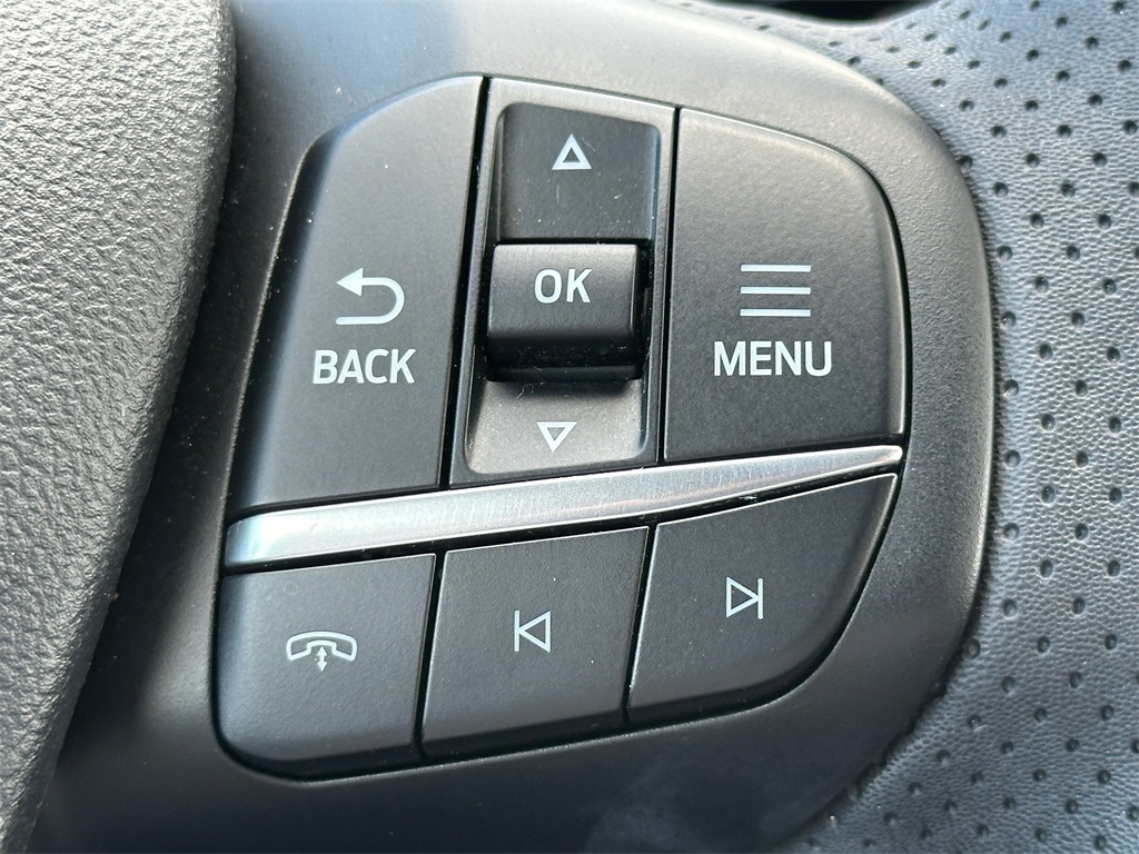Vehicle image 28 of 30