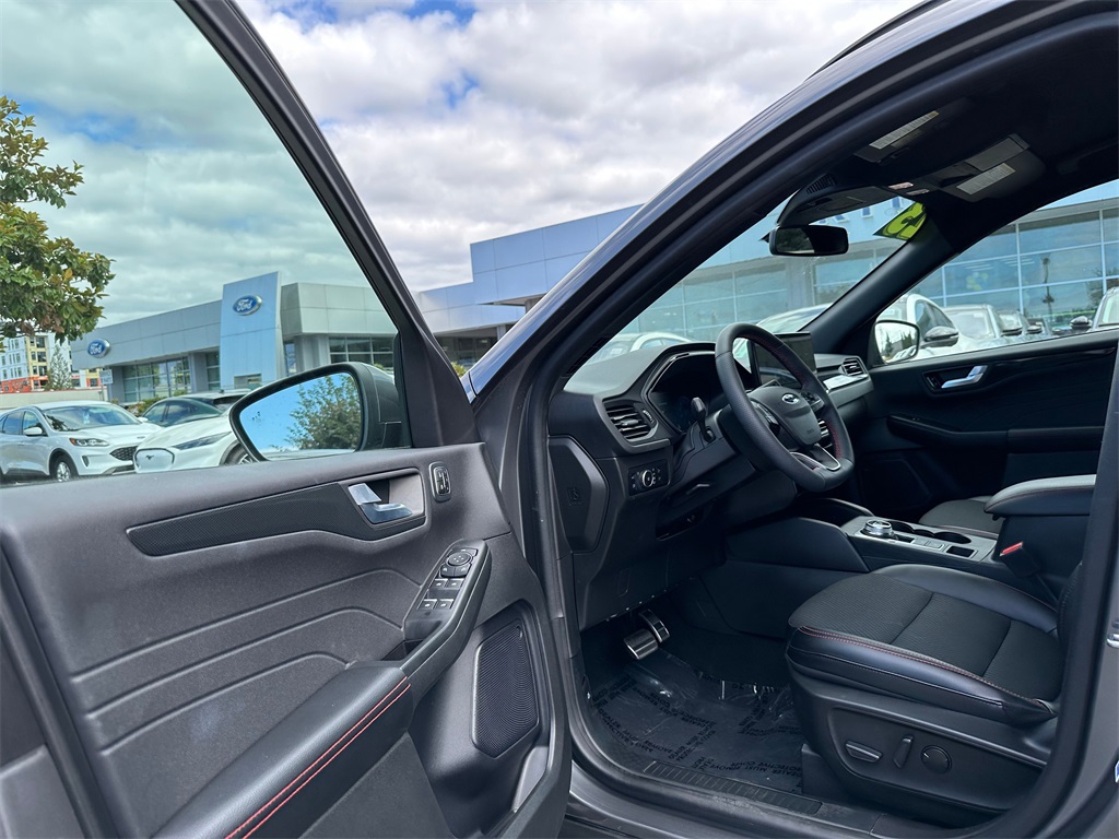 Vehicle image 17 of 30