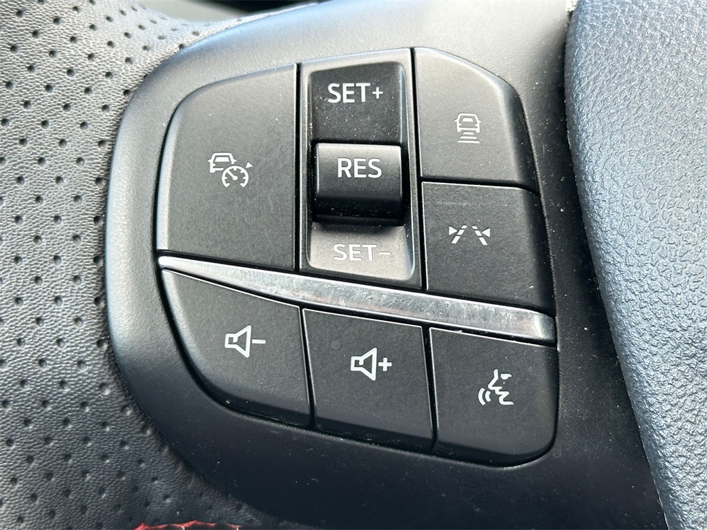 Vehicle image 27 of 30