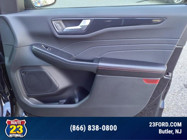 Vehicle image 8 of 18