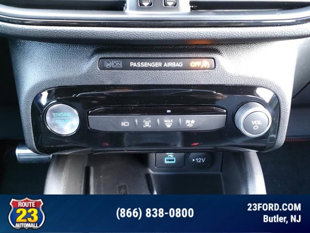 Vehicle image 14 of 18
