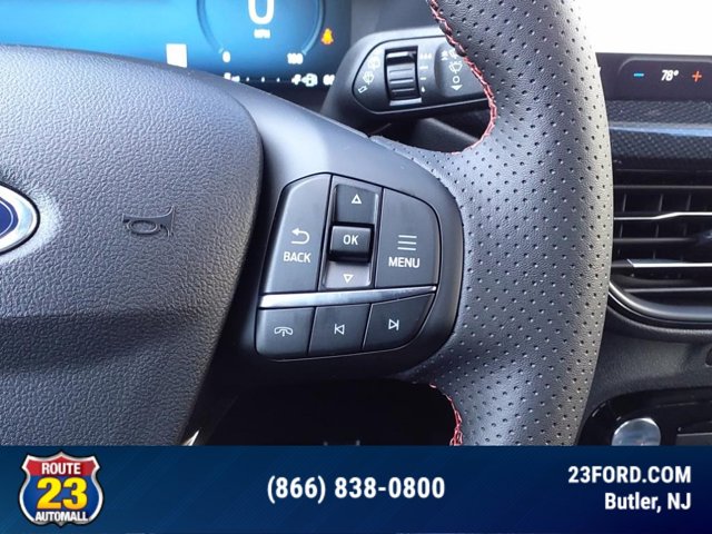 Vehicle image 17 of 18