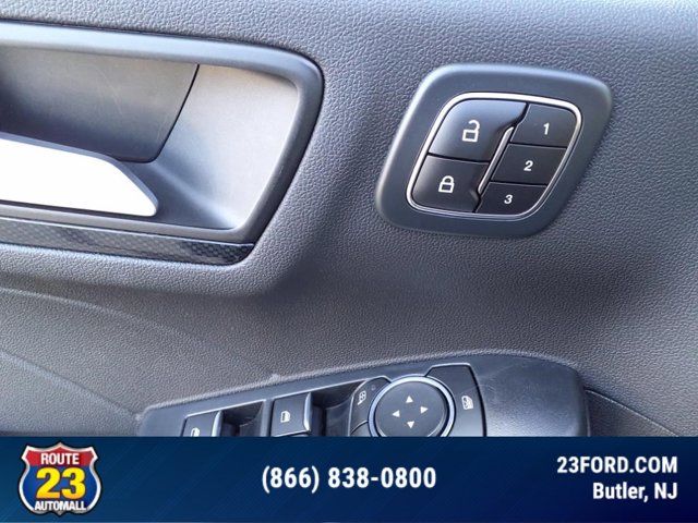 Vehicle image 11 of 18