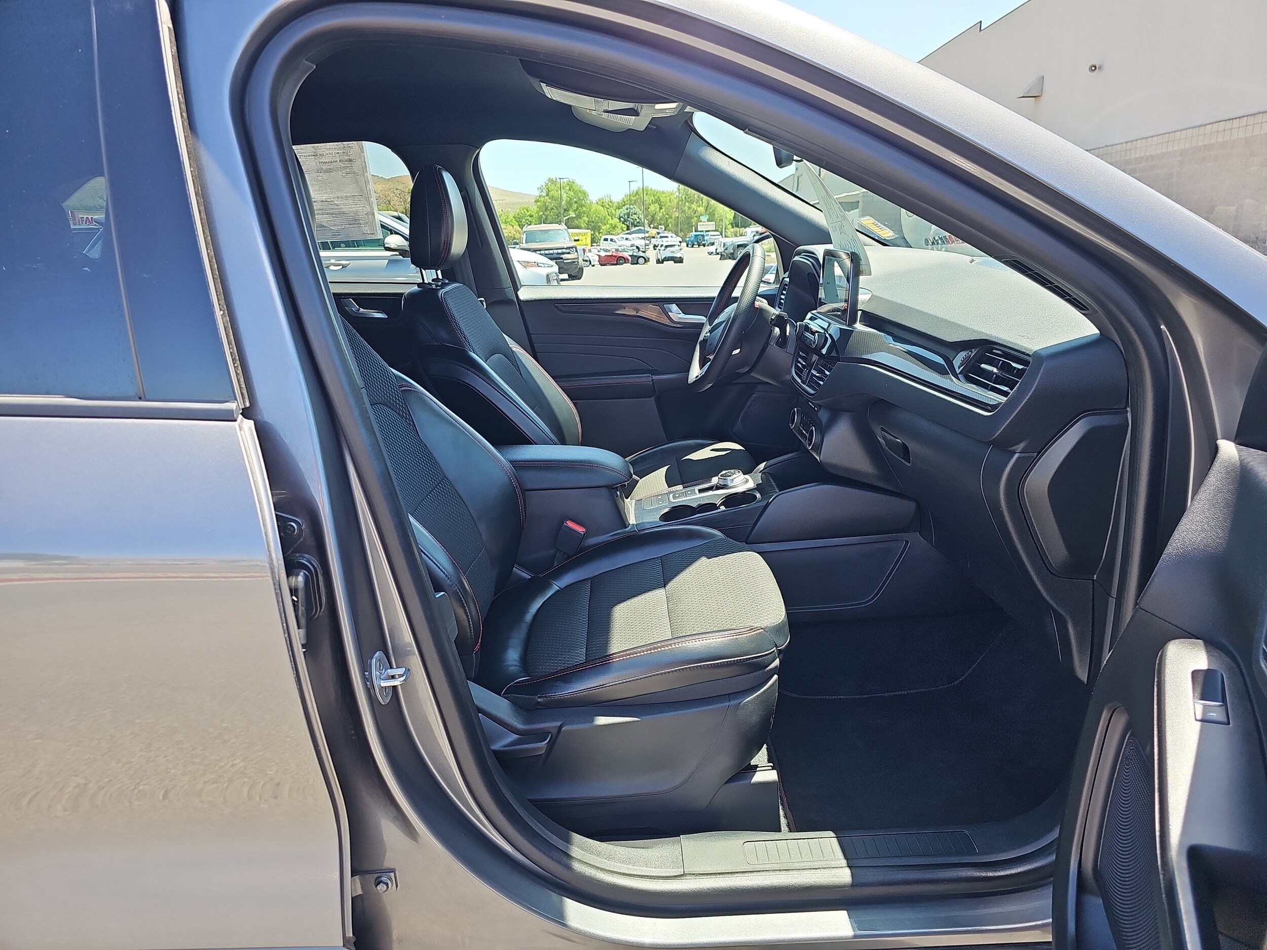 Vehicle image 14 of 30