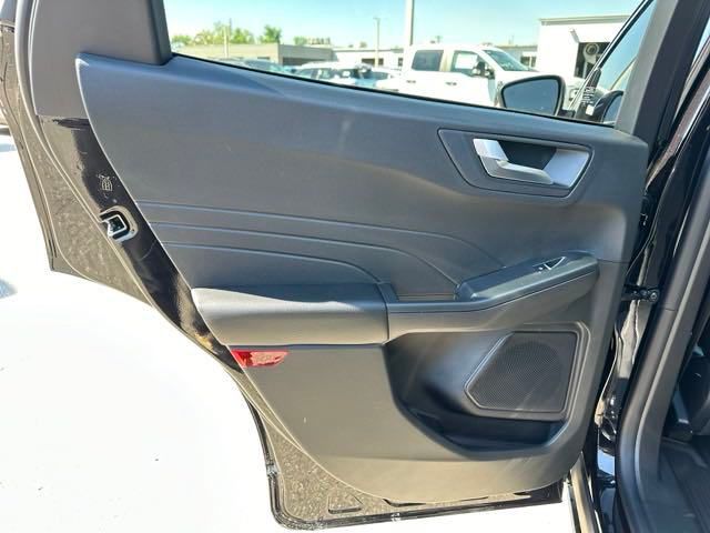 Vehicle image 32 of 57